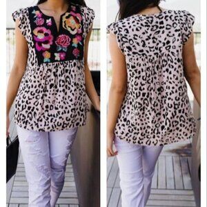Savanna Jane Blush Embroidered Cheetah Boho Floral Short Sleeve Medium Top